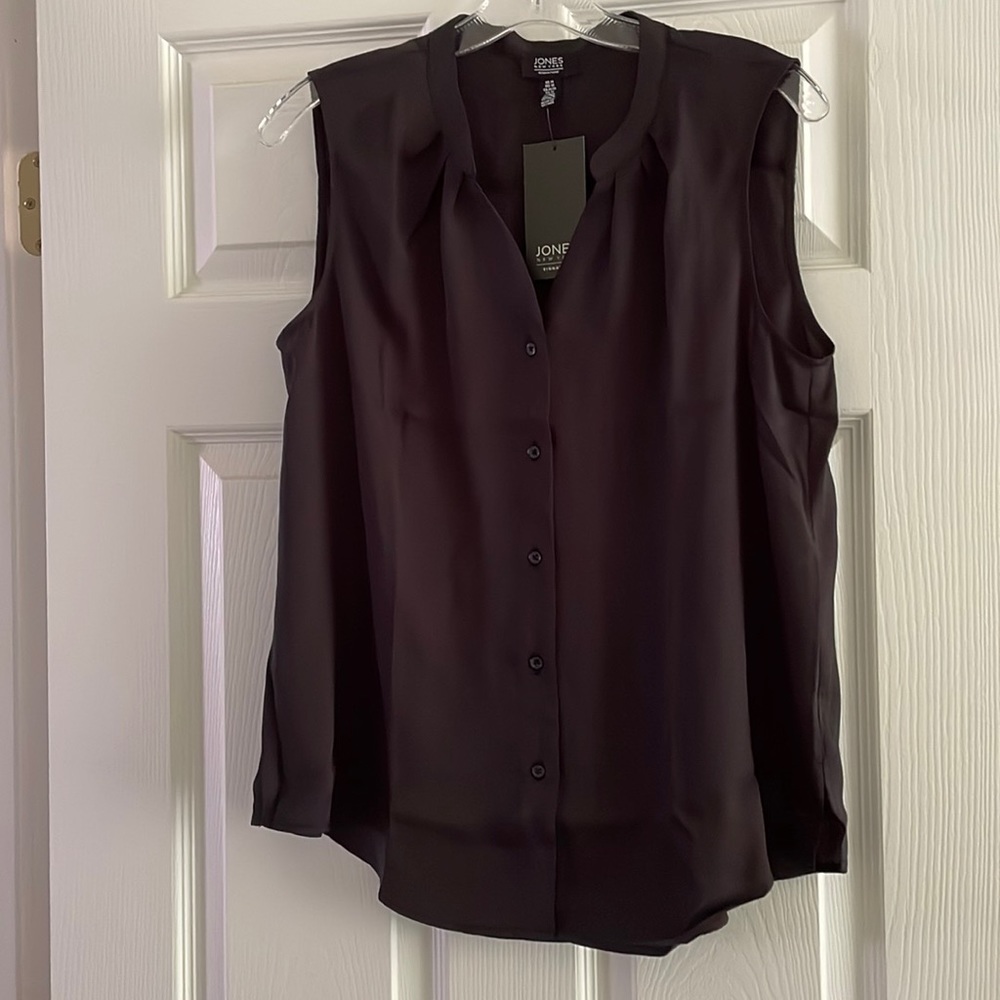 NWTJones New York Signature sleeveless blouse.